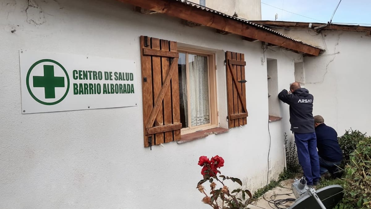 Estamos llevando conectividad satelital a centros de salud provinciales